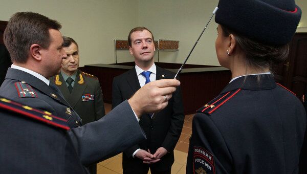 Президент РФ Д.Медведев осмотрел новую форму полиции в Главном управлении МВД РФ по Московской области
