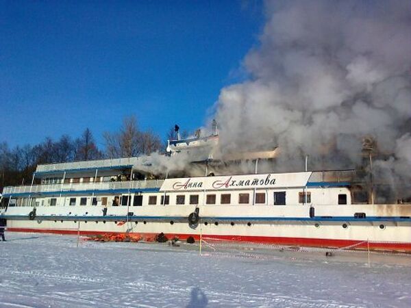 Локализация пожара на борту теплохода Анна Ахматова. Пробе