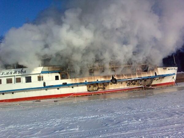 Локализация пожара на борту теплохода Анна Ахматова. Пробе