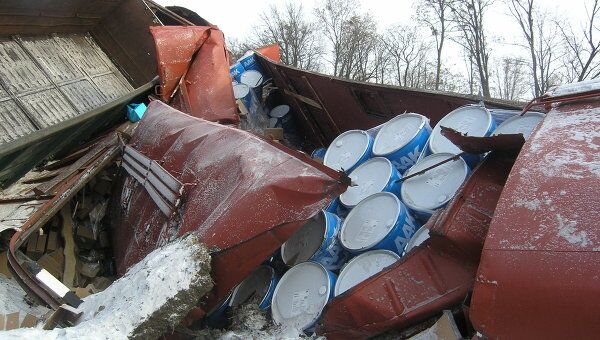 27 вагонов с химикатами сошли с рельсов в Сумской области на Украине 