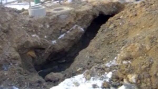 Рабочий погиб при обрушении грунта в Москве. Видео с места ЧП
