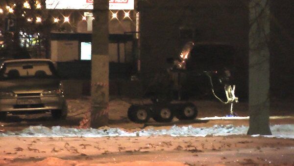 Робот уничтожил предмет, похожий на бомбу, в Москве. Видео с места ЧП