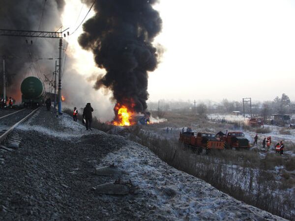 Оперативная группа главного управления МЧС РРФ по Амурской области сообщает о возгорании железнодорожных цистерн с нефтью
