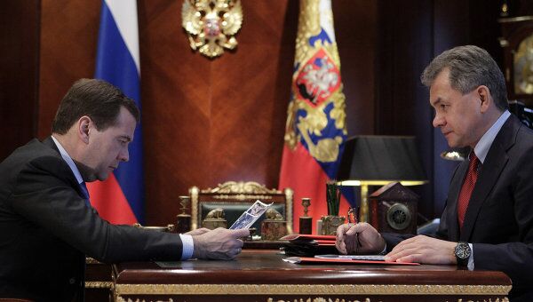 Президент РФ Д.Медведев встретился с главой МЧС С.Шойгу