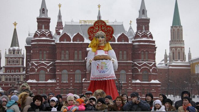 Масленичные гуляния в центре Москвы. Архив