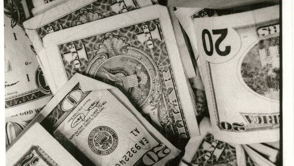 Доллар снова опустился нуже 29 рублей, евро вырос на 4 копейки