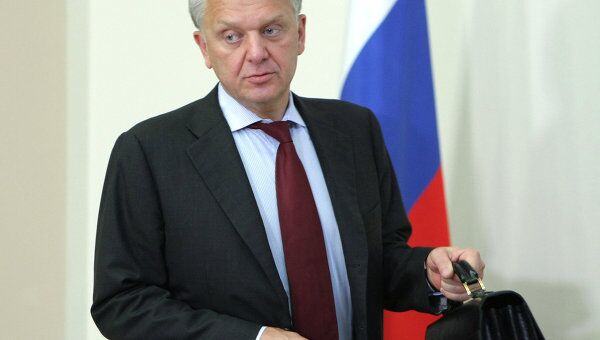 Медведев наградил Христенко орденом Почета и освободил от должности