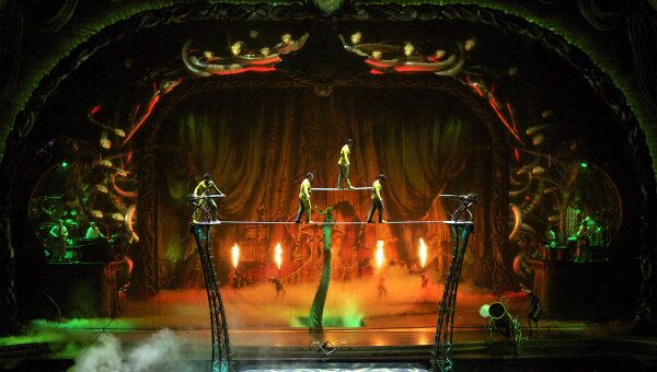 Женщина-змея Кундалини из шоу Zarkana от Cirque du Soleil 
