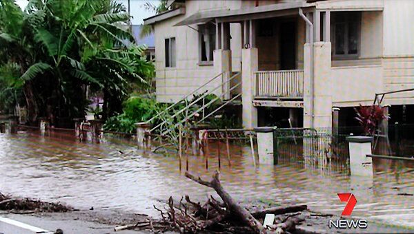 Более двух тысяч австралийцев покинули свои дома из-за наводнения