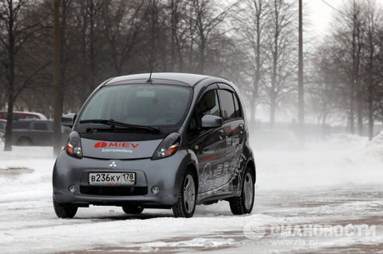 Презентация первого серийного электромобиля Mitsubisi i-MiEV в Санкт-Петербурге