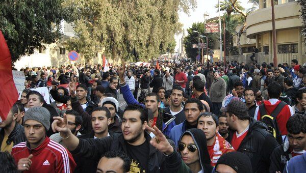 Тысячи египетских болельщиков собрались у офиса футбольного клуба Аль-Ахли 