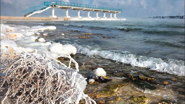 Дымка над морем: Морозы пришли в Крым