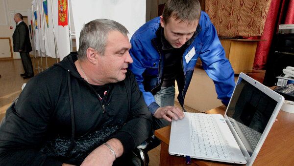 Установка веб-камер на избирательном участке во Владивостоке