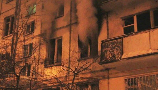 Пожарные потушили огонь в жилой квартире на востоке Москвы