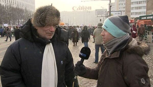 Акунин удивлен количеством пришедших на Болотную площадь в мороз