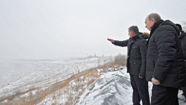Премьер-министр РФ В.Путин посетил поселок Роза у Коркинского разреза