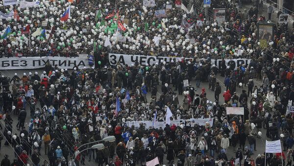 Два массовых митинга, прошедших 4 февраля в Москве на Болотной площади и Поклонной горе, собрали людей диаметрально противоположных политических взглядов...