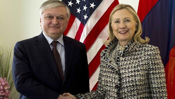 Эдвард Налбандян и Хиллари Клинтон на конференции в Мюнхене