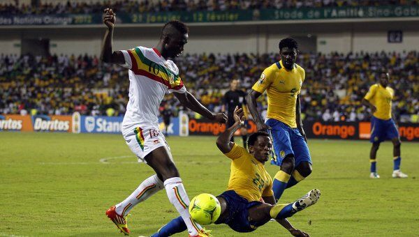 Игровой момент матча Габон - Мали