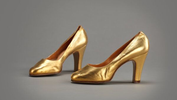 Туфли на высоком каблуке из золотой кожи. Из гардероба Ольги Лепешинской. 1960-е гг.