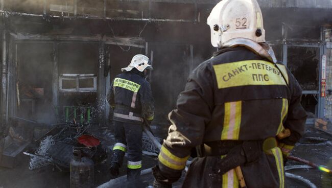 Пожар у Ладожского вокзала в Санкт-Петербурге