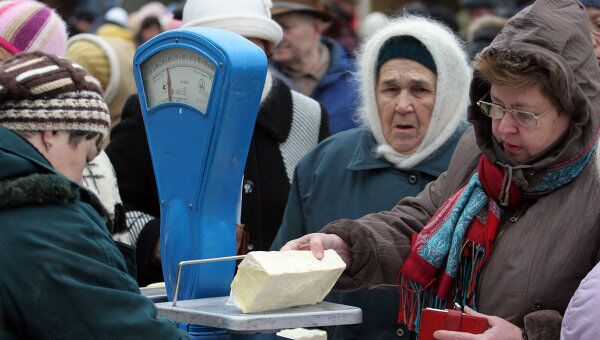 Власти Москвы выпустят из резерва почти 300 тысяч кг масла для удержания цен