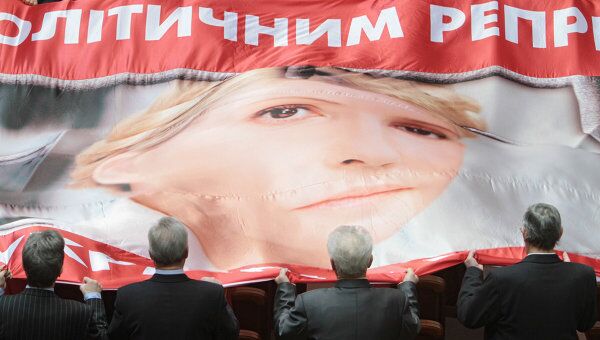 Инкриминируемая Тимошенко измена с ЕС никак не связана, но возмущает она больше всего именно Брюссель, Варшаву и Берлин