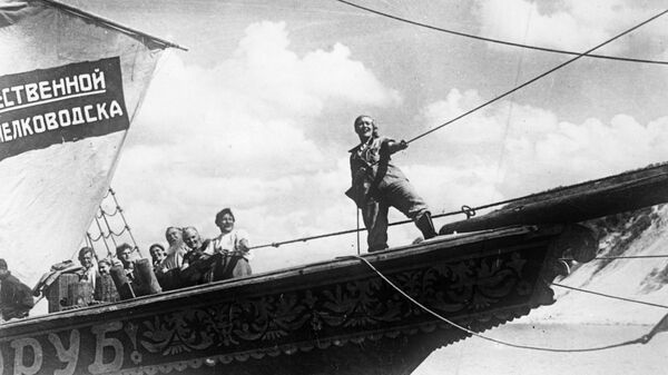 Кадр из фильма Волга - Волга, 1938 год