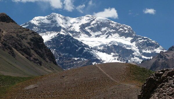 Вершина Аконкагуа в Аргентине (высота 6 900 м)