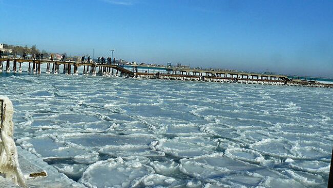 Черное море сковано льдом