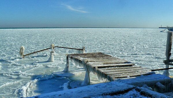 Черное море сковано льдом