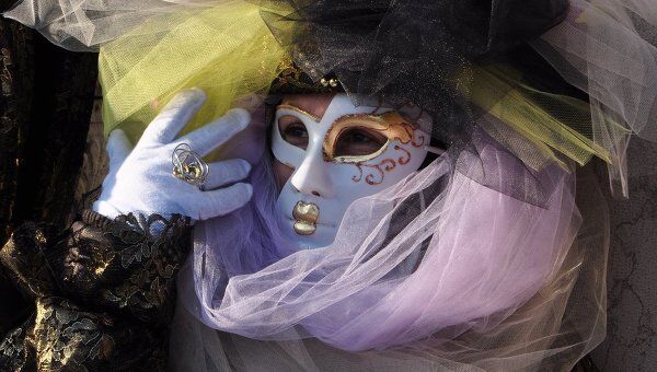 Карнавал в Венеции согреет мерзнущую Италию