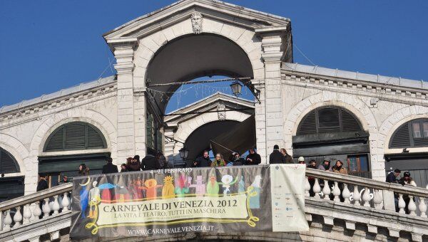 Карнавал в Венеции согреет мерзнущую Италию
