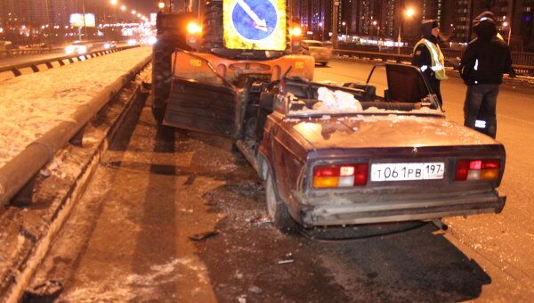 Легковушка влетела в снегоуборочную машину на юго-востоке Москвы