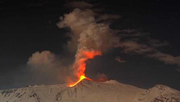 Извержение вулкана Этна в 2012 году 