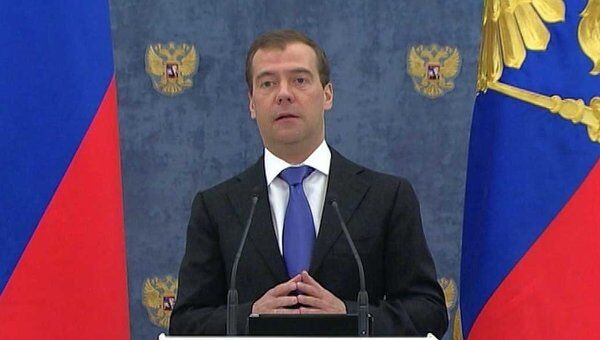 Медведев позвал российских дипломатов в Twitter