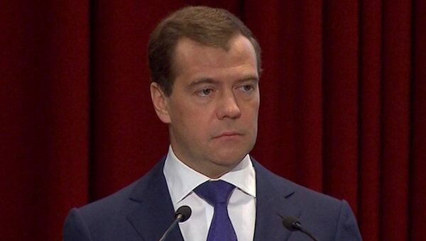 Медведев требует от полиции немедленной реакции на жалобы избирателей