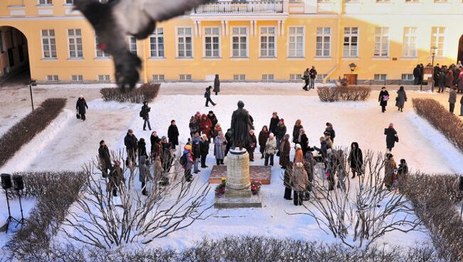 Памятное собрание во дворе Всероссийского музея А.С.Пушкина 