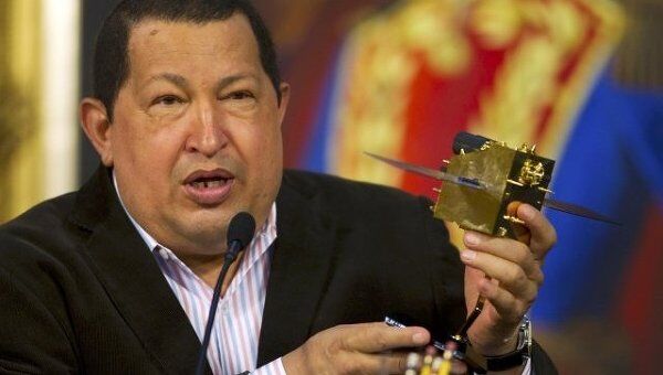 Уго Чавес продемонстрировал модель второго венесуэльского спутника