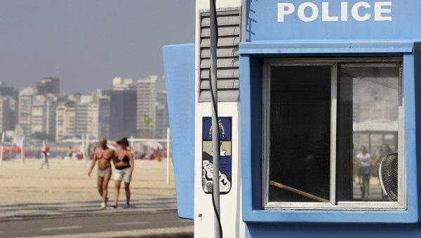 Пустая полицейская будка на пляже в Рио-де-Жанейро