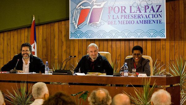 Фидель Кастро встретился с представителями левой интеллигенции Кубы