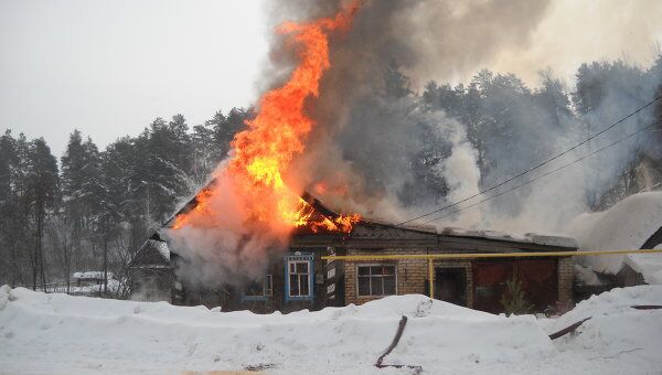 Пожар в деревянном доме в рабочем поселке Базарный Сызган