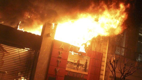 Банки и магазины горят в центре Афин