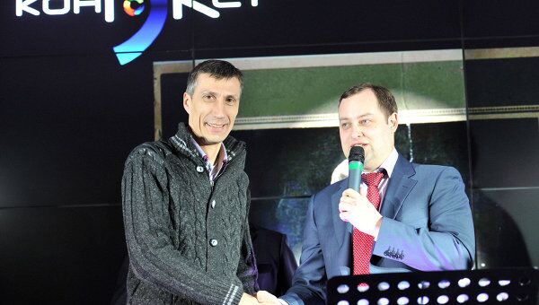 Награждение журналиста РИА Новости Андрея Резниченко в рамках конкурса КонТЭКст