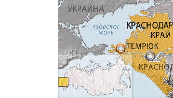 Шесть судов застряли во льдах у порта Темрюк в Азовском море