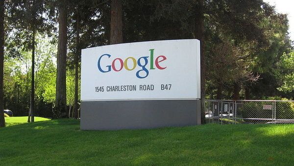 Знак на въезде в Googleplex. Архив