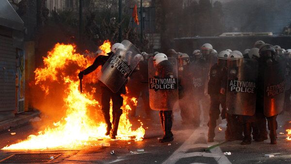 Полиция задержала более 140 человек после беспорядков в Афинах