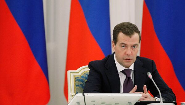 Медведев: многодетные семьи не должны получать землю в чистом поле