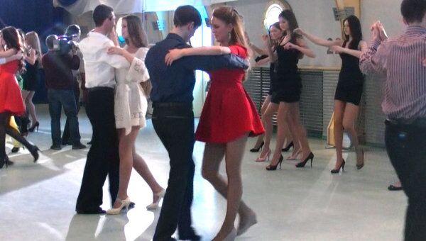 Финалистки Мисс Россия-2012 научились танцевать румбу за два часа 