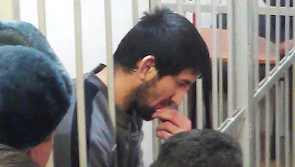 Мирзаев выглядел подавленным, узнав о продлении ареста. Видео из зала суда
